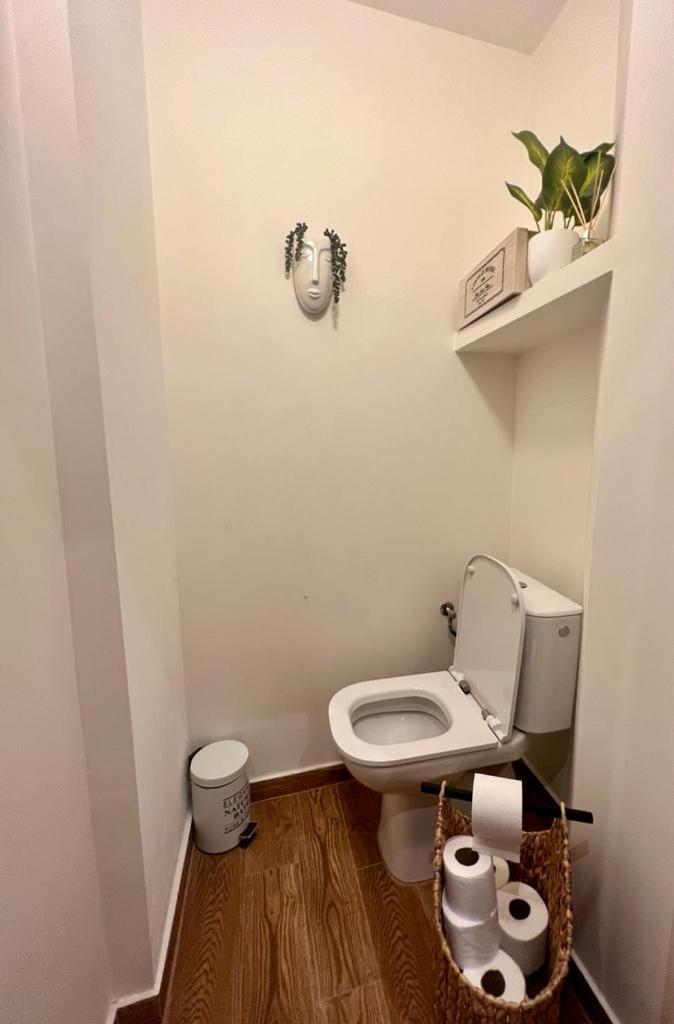 Eva's Apartment *